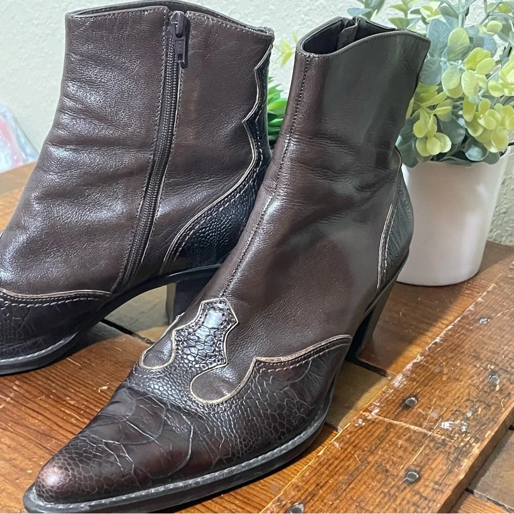 Franco Sarto, leather, western side zip boot with goldtone detail. Women’s 6 1/2 - Picture 3 of 11